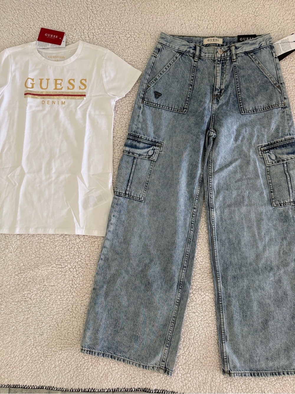 New girls GUESS Sz 12 Light Wash Wide Leg Cargo Jeans, shirt bling